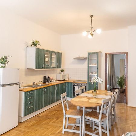 Riverside Balcony Apartment With View To Danube Budapeşte Dış mekan fotoğraf